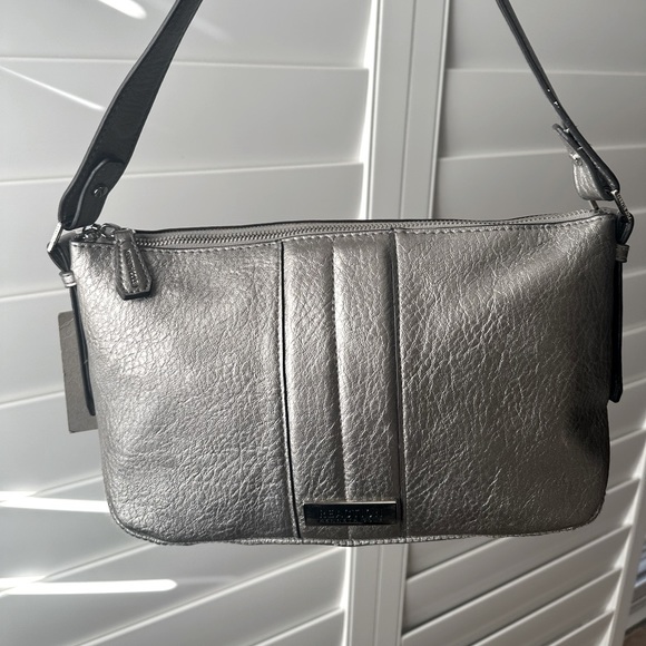 Kenneth Cole Purse - Picture 1 of 16